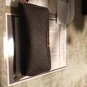 MK wallet (authentic)